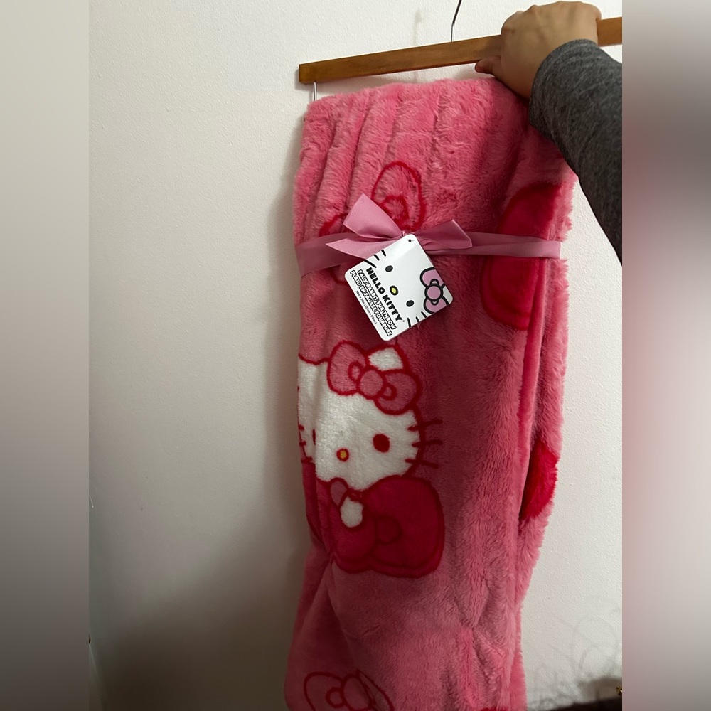 Hello Kitty Bow Blanket
